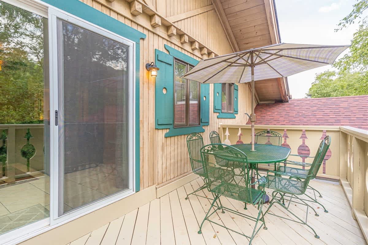 CONDO | BALCONY OVERLOOKING RIVER | DOWNTOWN HELEN