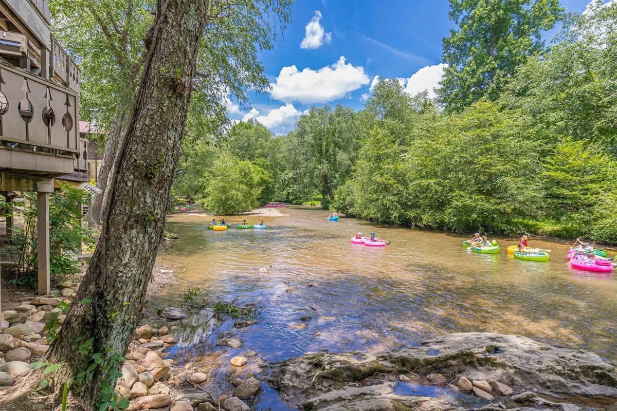 CONDO | BALCONY OVERLOOKING RIVER | DOWNTOWN HELEN