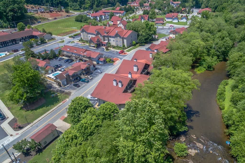 CONDO | BALCONY OVERLOOKING RIVER | DOWNTOWN HELEN