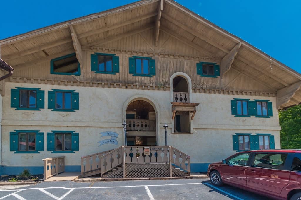 CONDO | BALCONY OVERLOOKING RIVER | DOWNTOWN HELEN