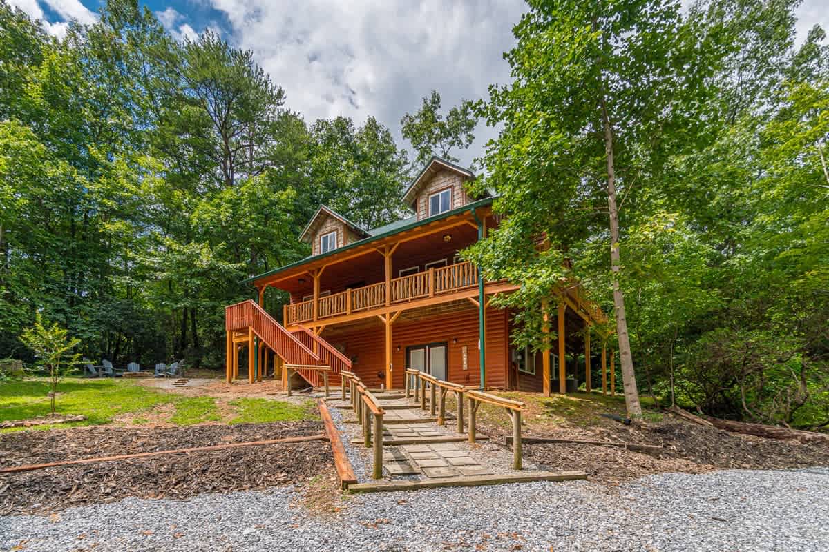 CROSS CREEK HIDEAWAY | MOUNTAINS | PET FRIENDLY