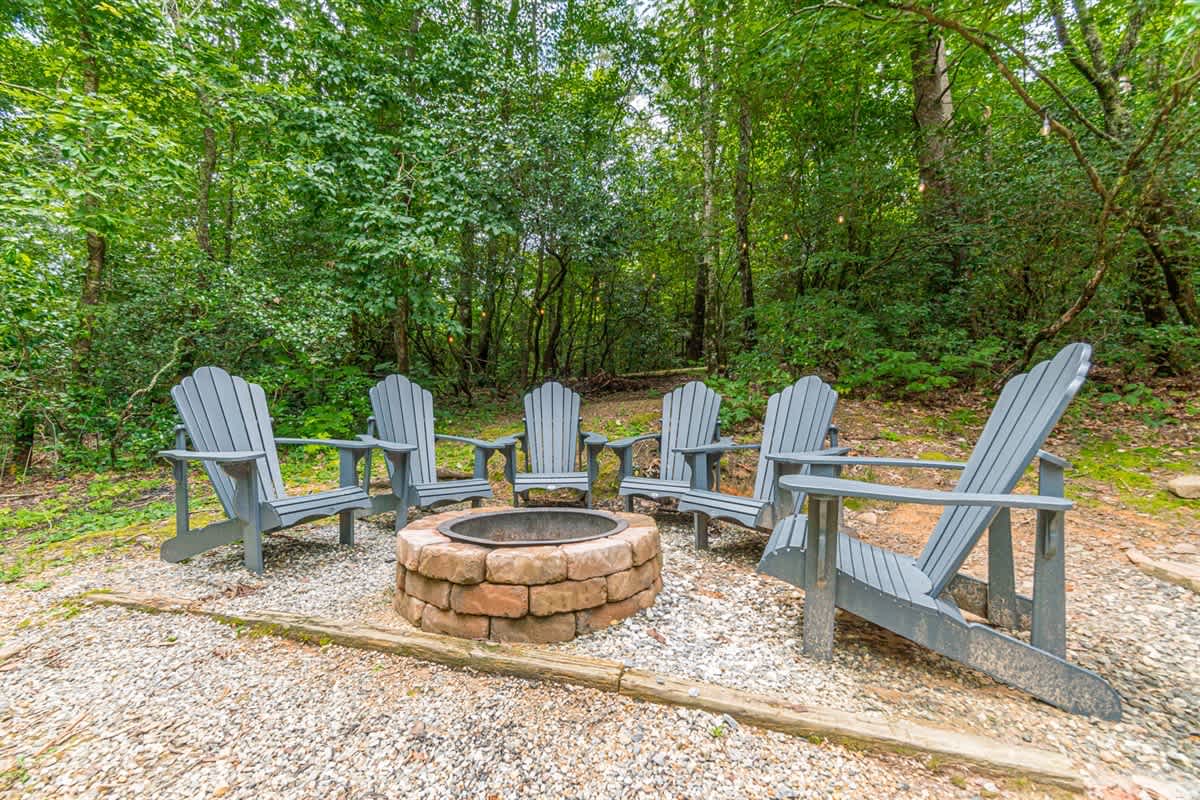 CROSS CREEK HIDEAWAY | MOUNTAINS | PET FRIENDLY