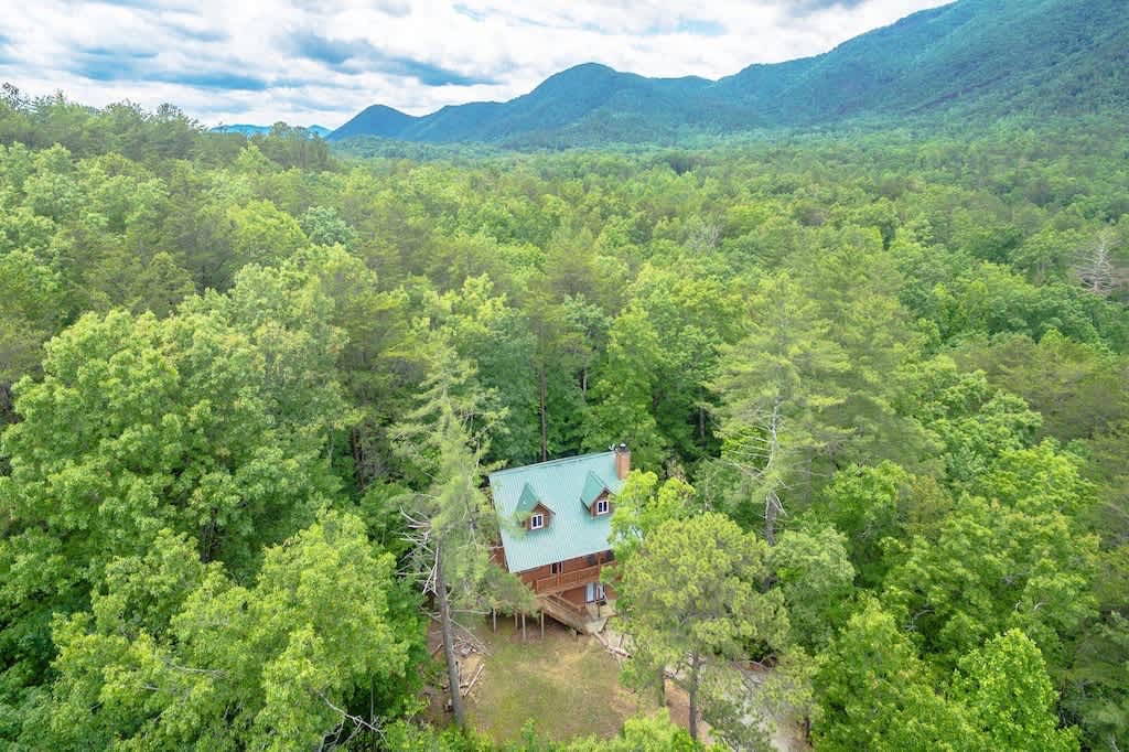 CROSS CREEK HIDEAWAY | MOUNTAINS | PET FRIENDLY