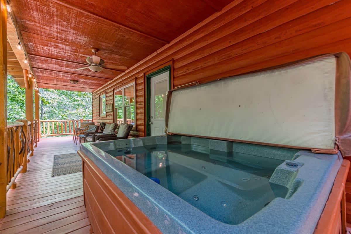 CROSS CREEK HIDEAWAY | MOUNTAINS | PET FRIENDLY