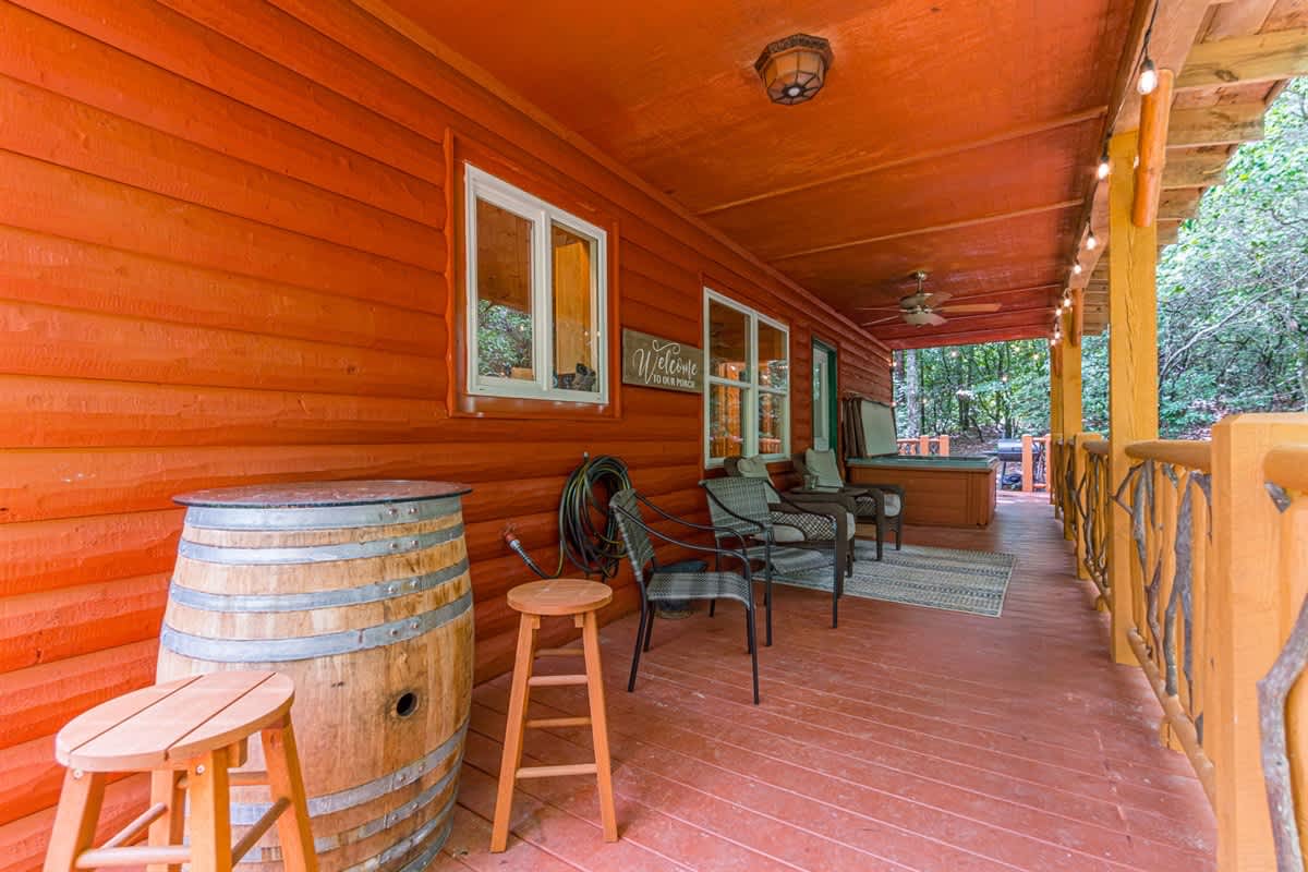 CROSS CREEK HIDEAWAY | MOUNTAINS | PET FRIENDLY