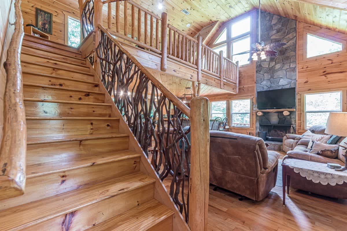 CROSS CREEK HIDEAWAY | MOUNTAINS | PET FRIENDLY