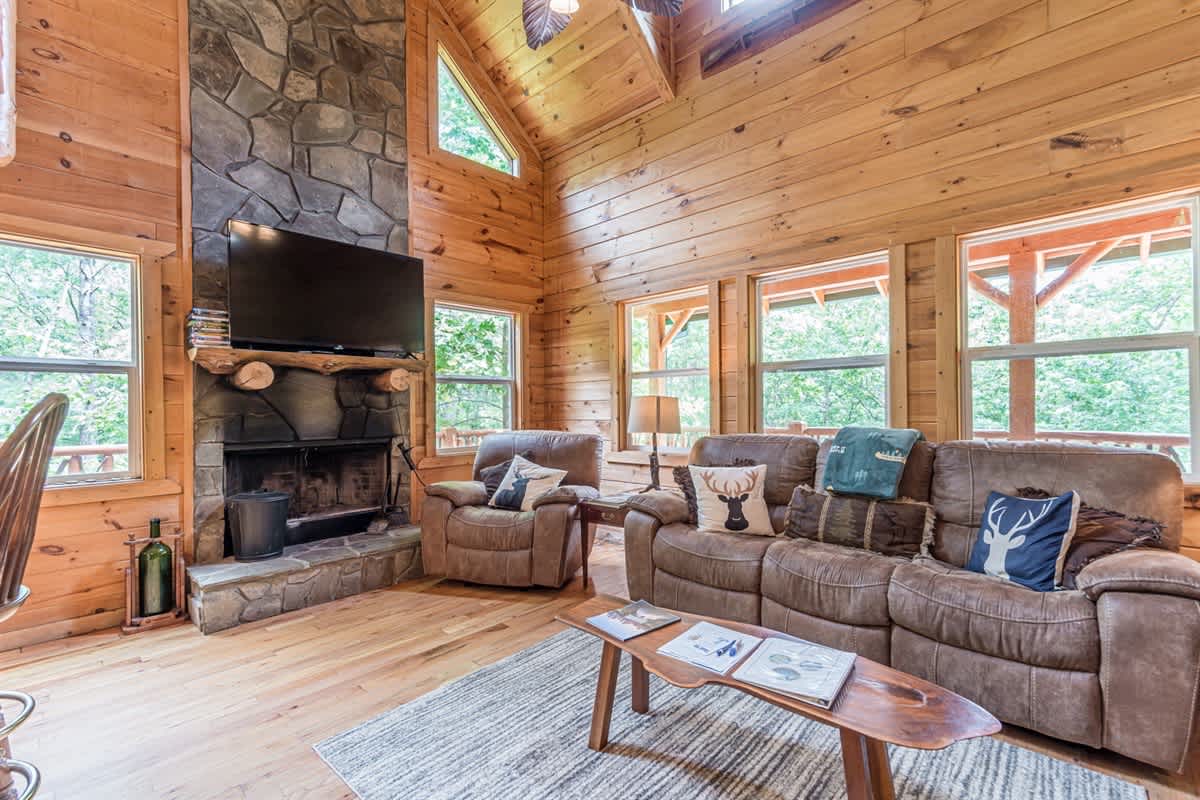 CROSS CREEK HIDEAWAY | MOUNTAINS | PET FRIENDLY