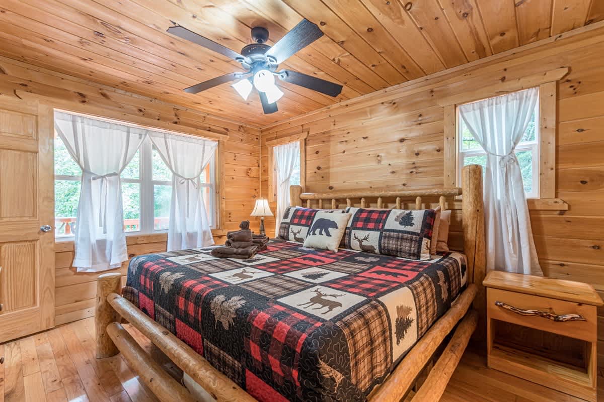CROSS CREEK HIDEAWAY | MOUNTAINS | PET FRIENDLY