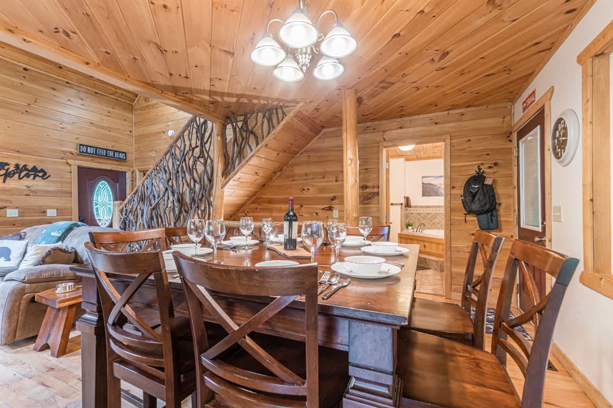 CROSS CREEK HIDEAWAY | MOUNTAINS | PET FRIENDLY