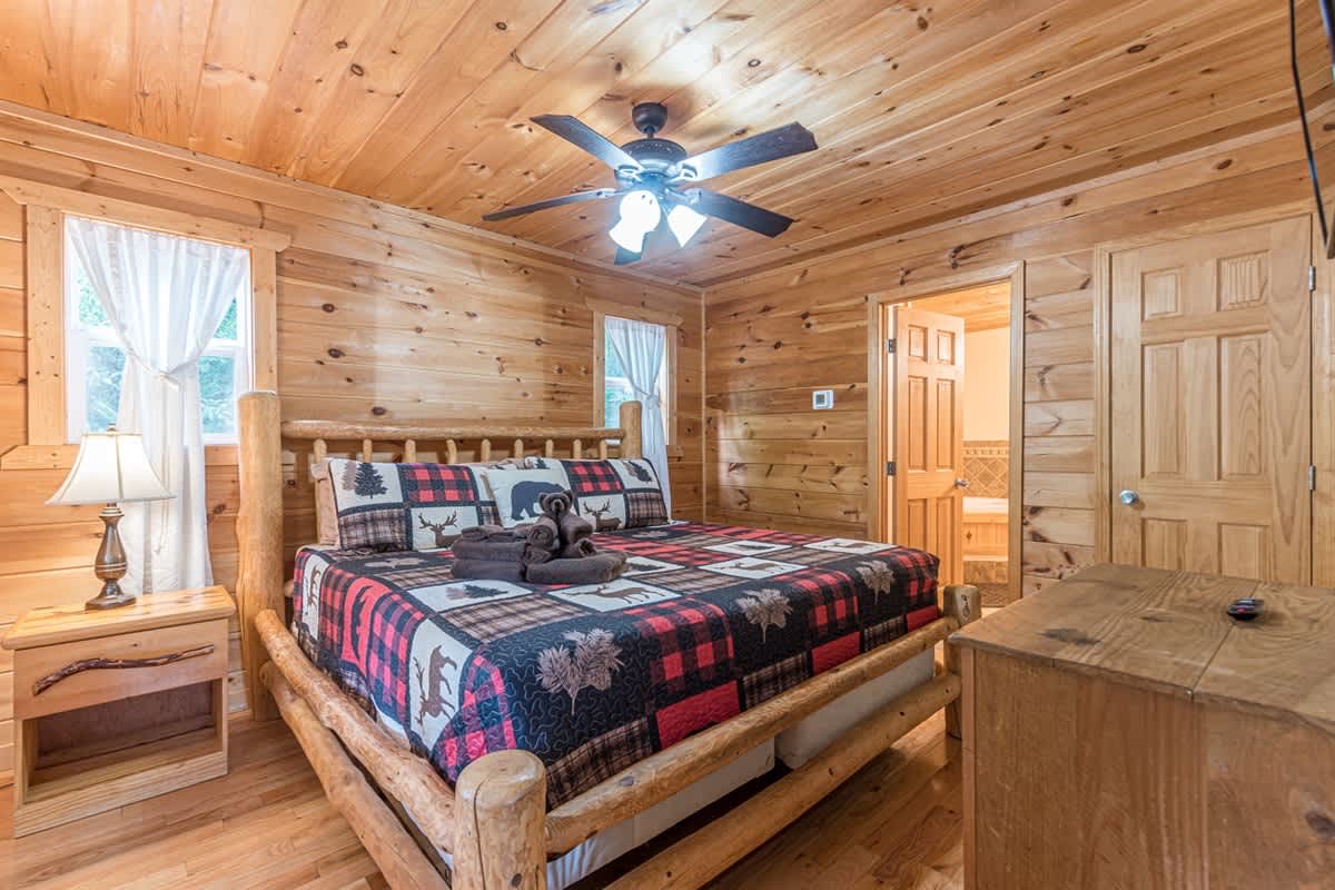 CROSS CREEK HIDEAWAY | MOUNTAINS | PET FRIENDLY