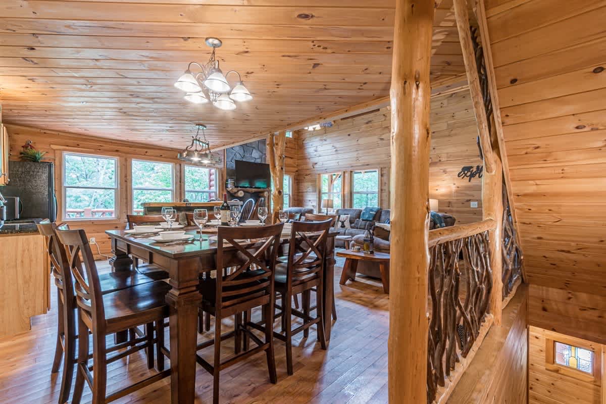 CROSS CREEK HIDEAWAY | MOUNTAINS | PET FRIENDLY