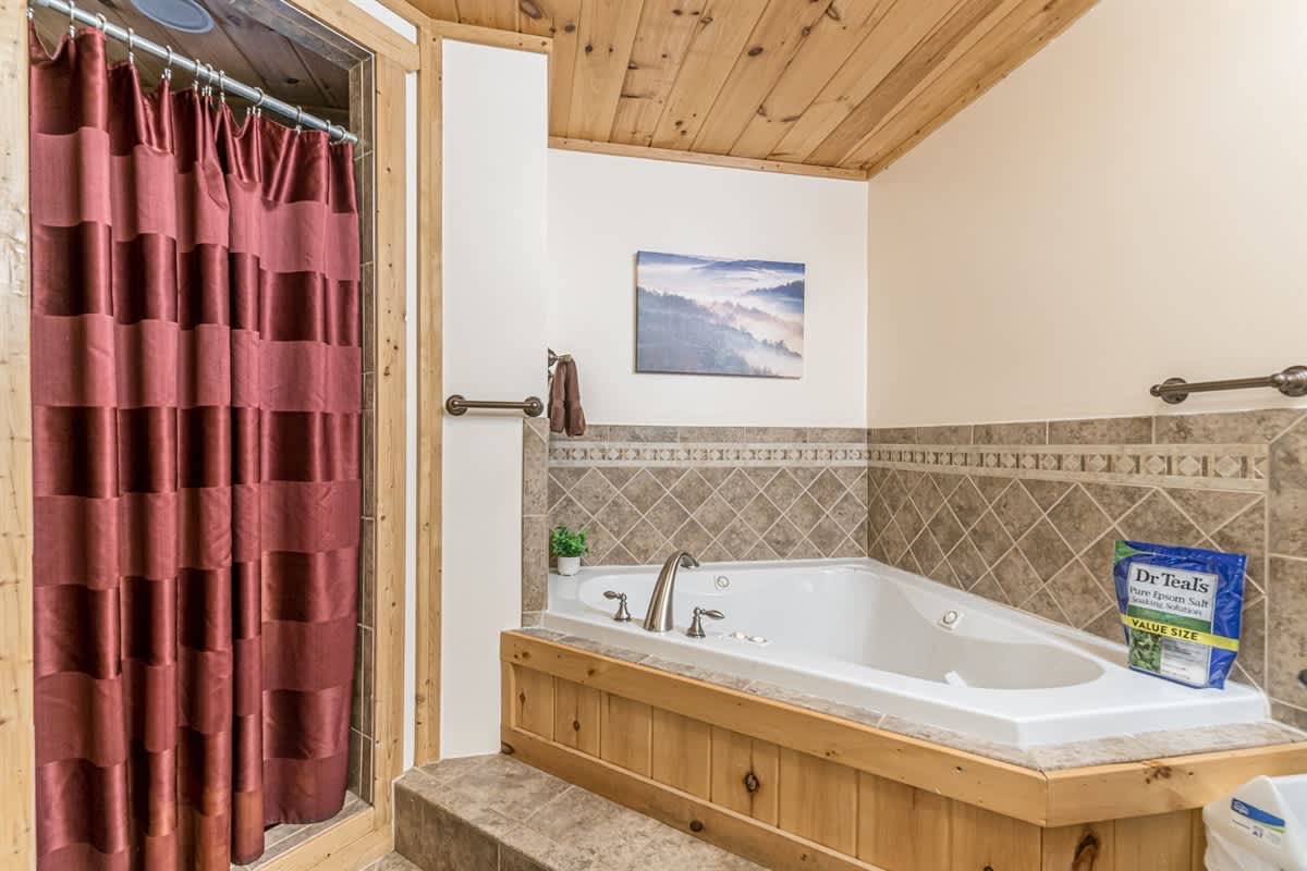 CROSS CREEK HIDEAWAY | MOUNTAINS | PET FRIENDLY