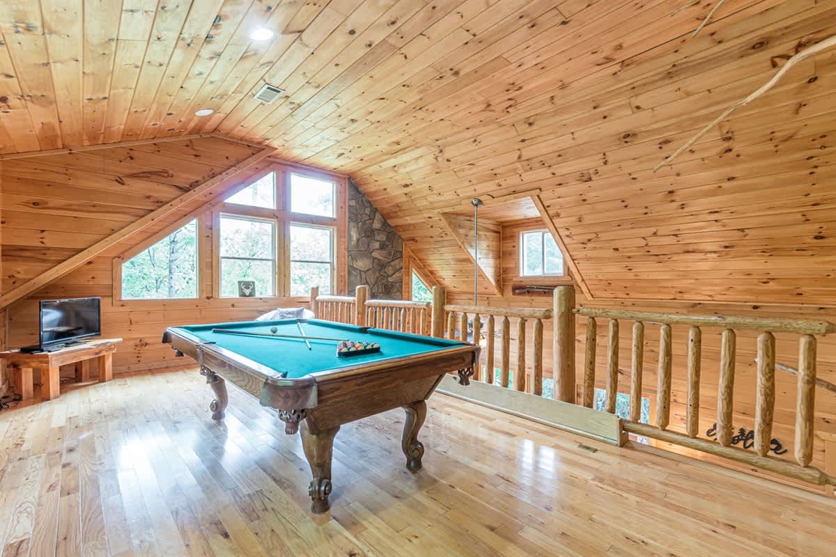 CROSS CREEK HIDEAWAY | MOUNTAINS | PET FRIENDLY