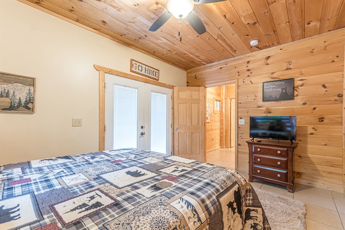 CROSS CREEK HIDEAWAY | MOUNTAINS | PET FRIENDLY