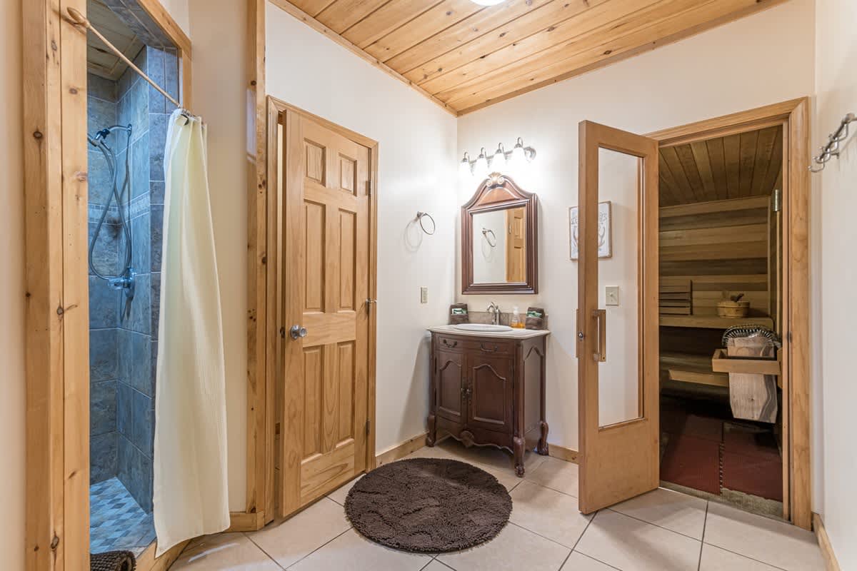 CROSS CREEK HIDEAWAY | MOUNTAINS | PET FRIENDLY