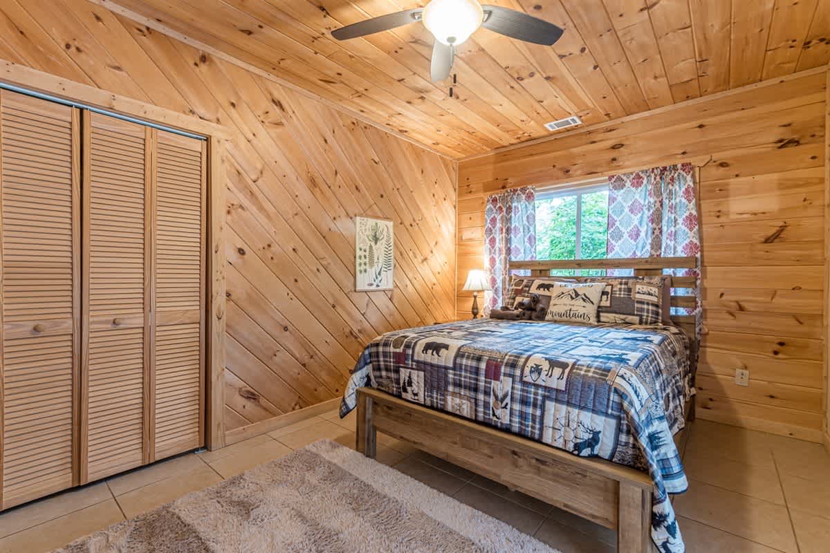 CROSS CREEK HIDEAWAY | MOUNTAINS | PET FRIENDLY