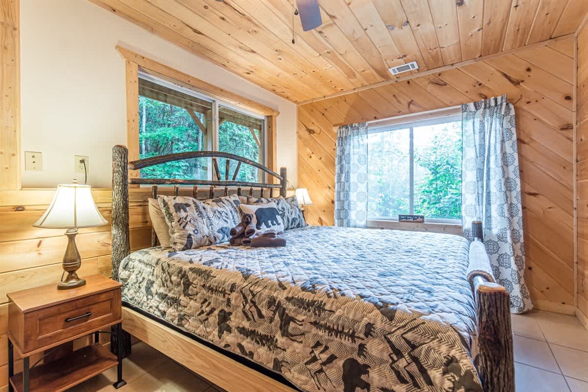 CROSS CREEK HIDEAWAY | MOUNTAINS | PET FRIENDLY
