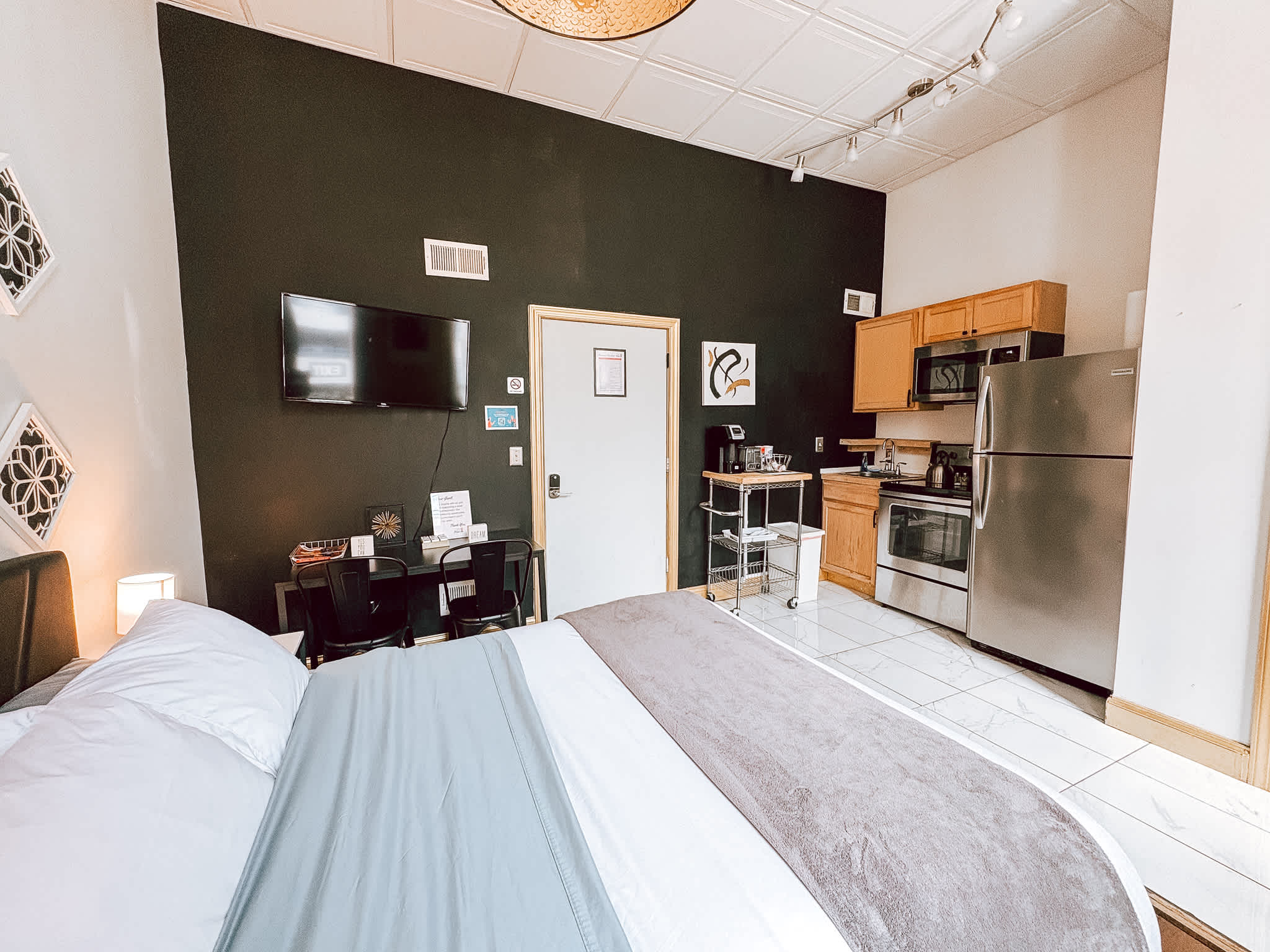Central Downtown Queen Bed | Walk to all Venues