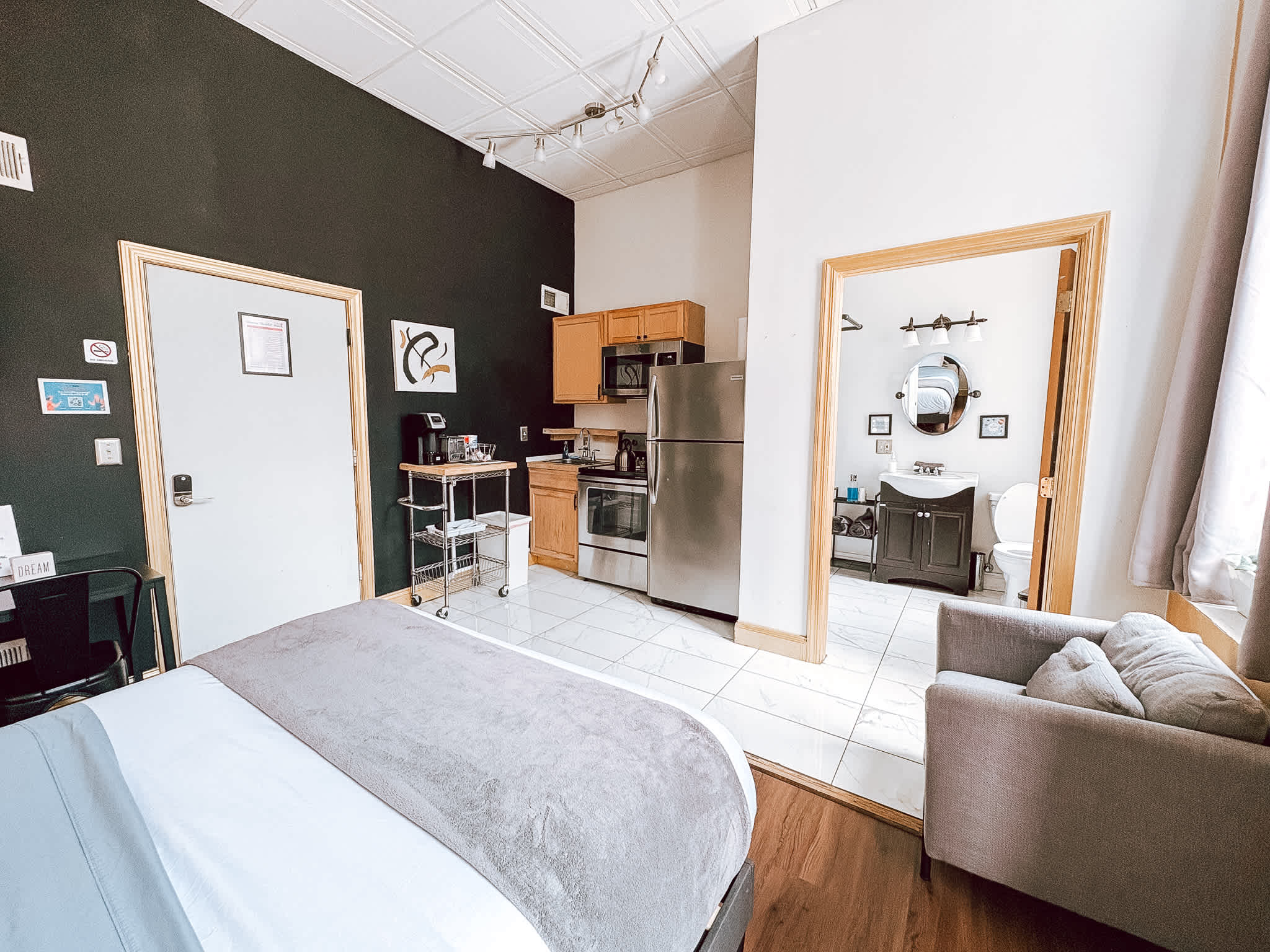 Central Downtown Queen Bed | Walk to all Venues
