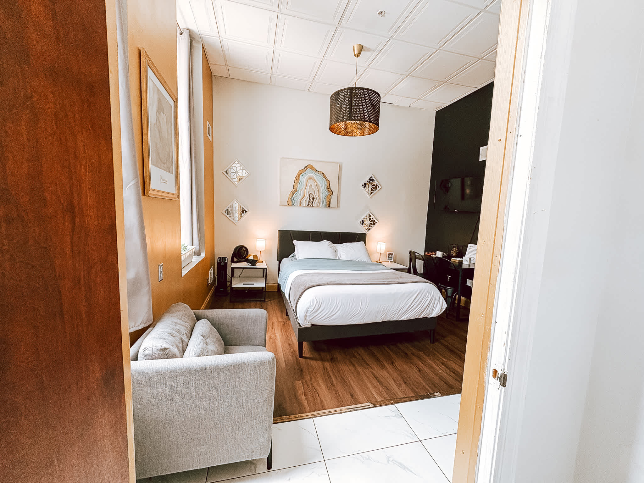 Central Downtown Queen Bed | Walk to all Venues
