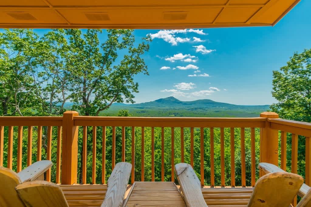 ALMOST HEAVEN |YEAR-ROUND MOUNTAIN VIEWS | HOT TUB
