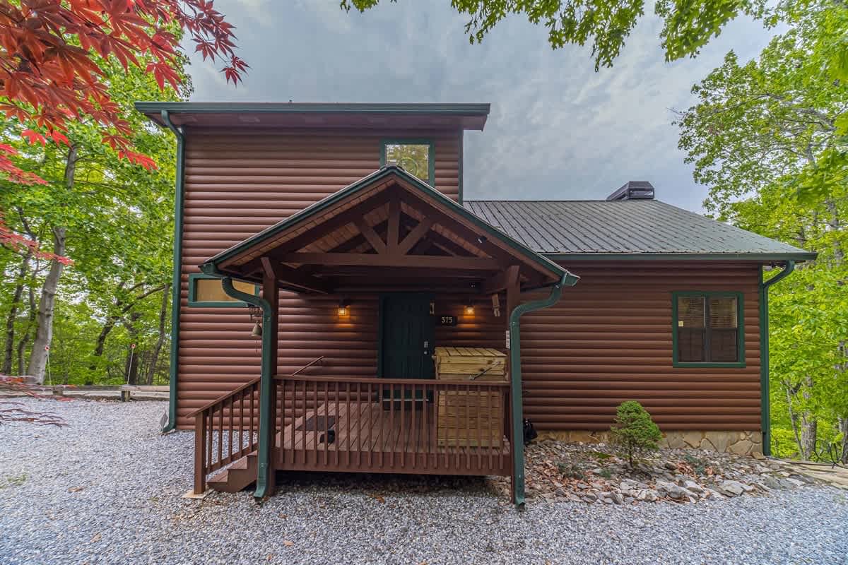 ALMOST HEAVEN |YEAR-ROUND MOUNTAIN VIEWS | HOT TUB