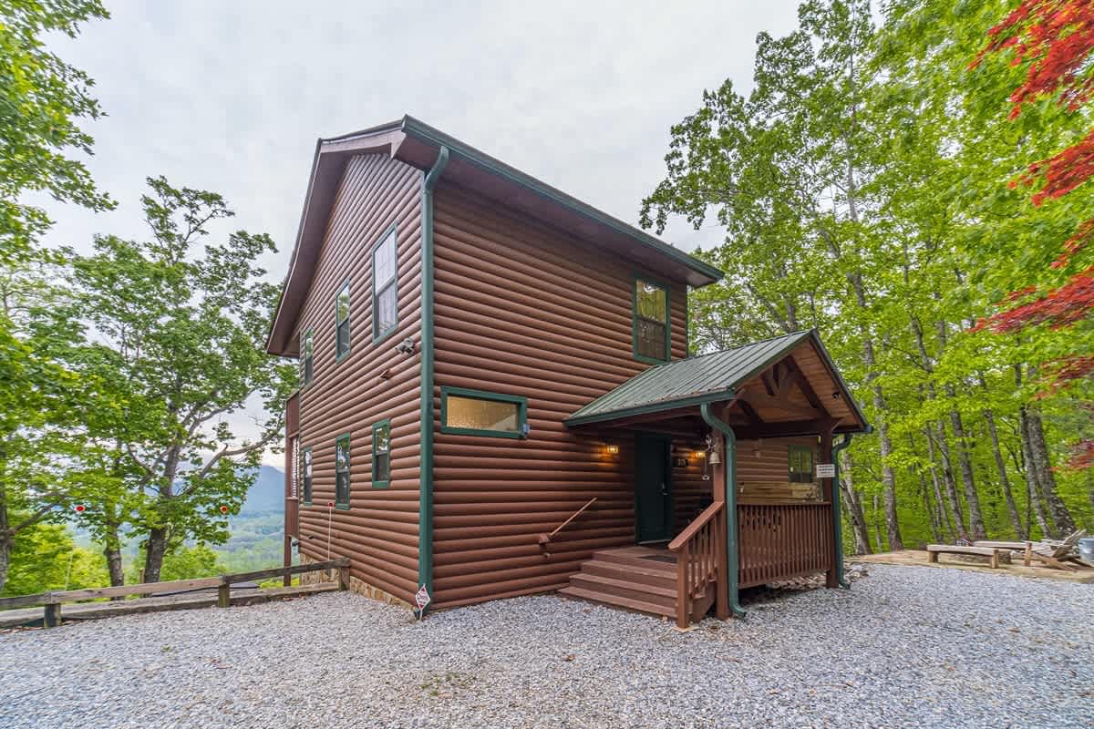 ALMOST HEAVEN |YEAR-ROUND MOUNTAIN VIEWS | HOT TUB