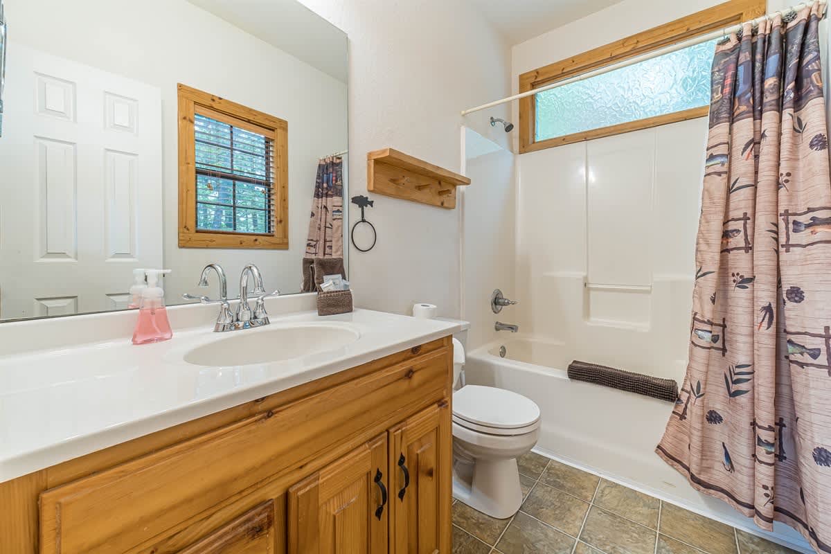 ALMOST HEAVEN |YEAR-ROUND MOUNTAIN VIEWS | HOT TUB