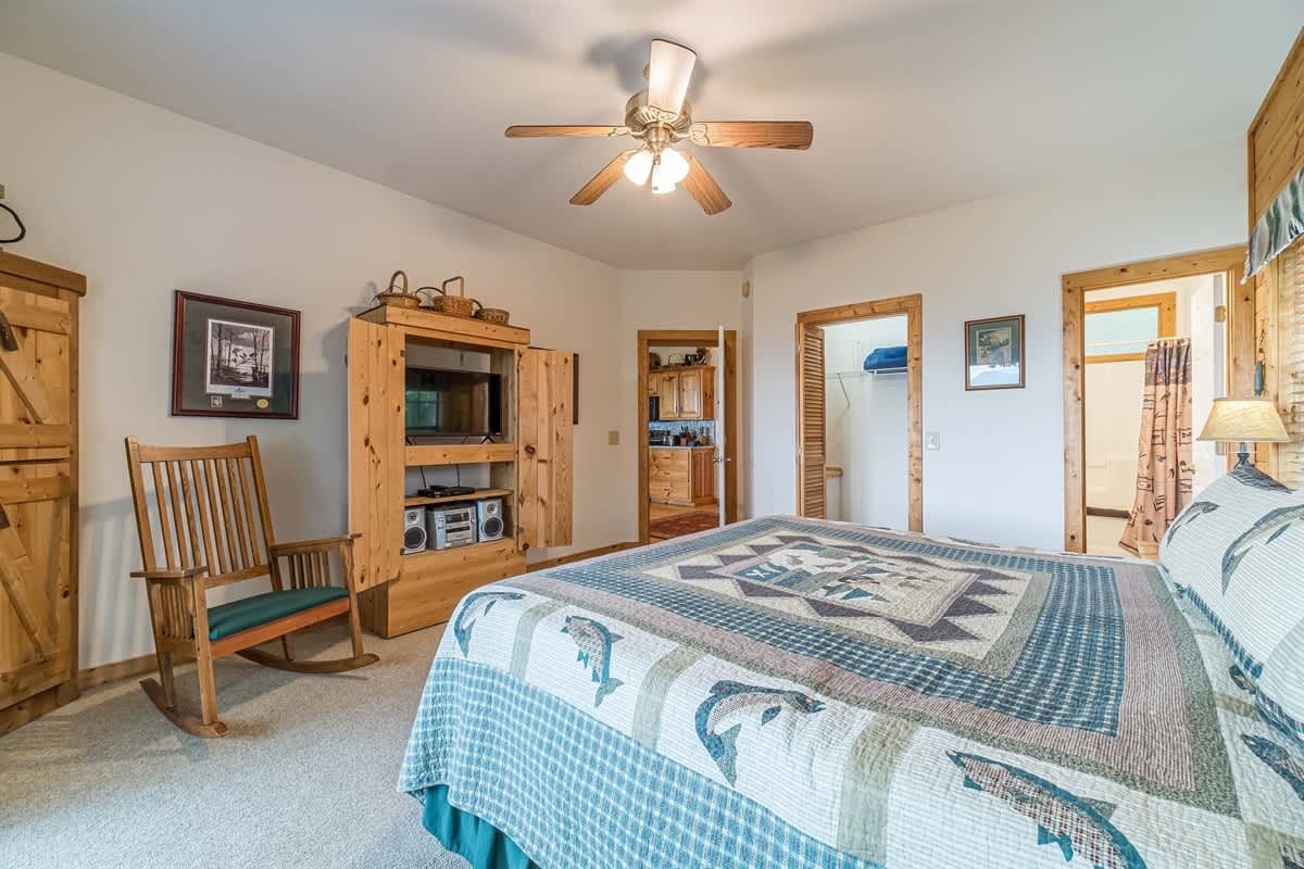 ALMOST HEAVEN |YEAR-ROUND MOUNTAIN VIEWS | HOT TUB