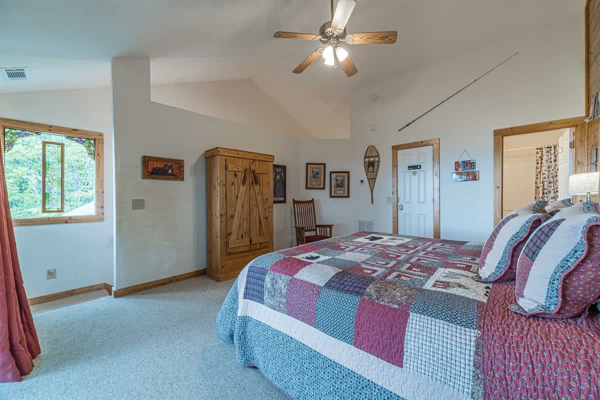 ALMOST HEAVEN |YEAR-ROUND MOUNTAIN VIEWS | HOT TUB