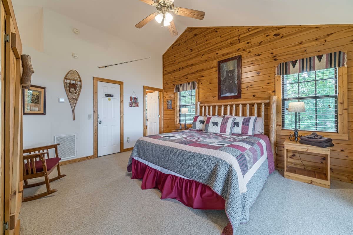 ALMOST HEAVEN |YEAR-ROUND MOUNTAIN VIEWS | HOT TUB