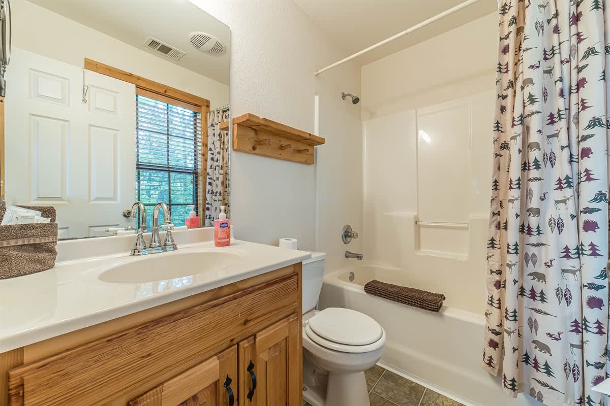 ALMOST HEAVEN |YEAR-ROUND MOUNTAIN VIEWS | HOT TUB