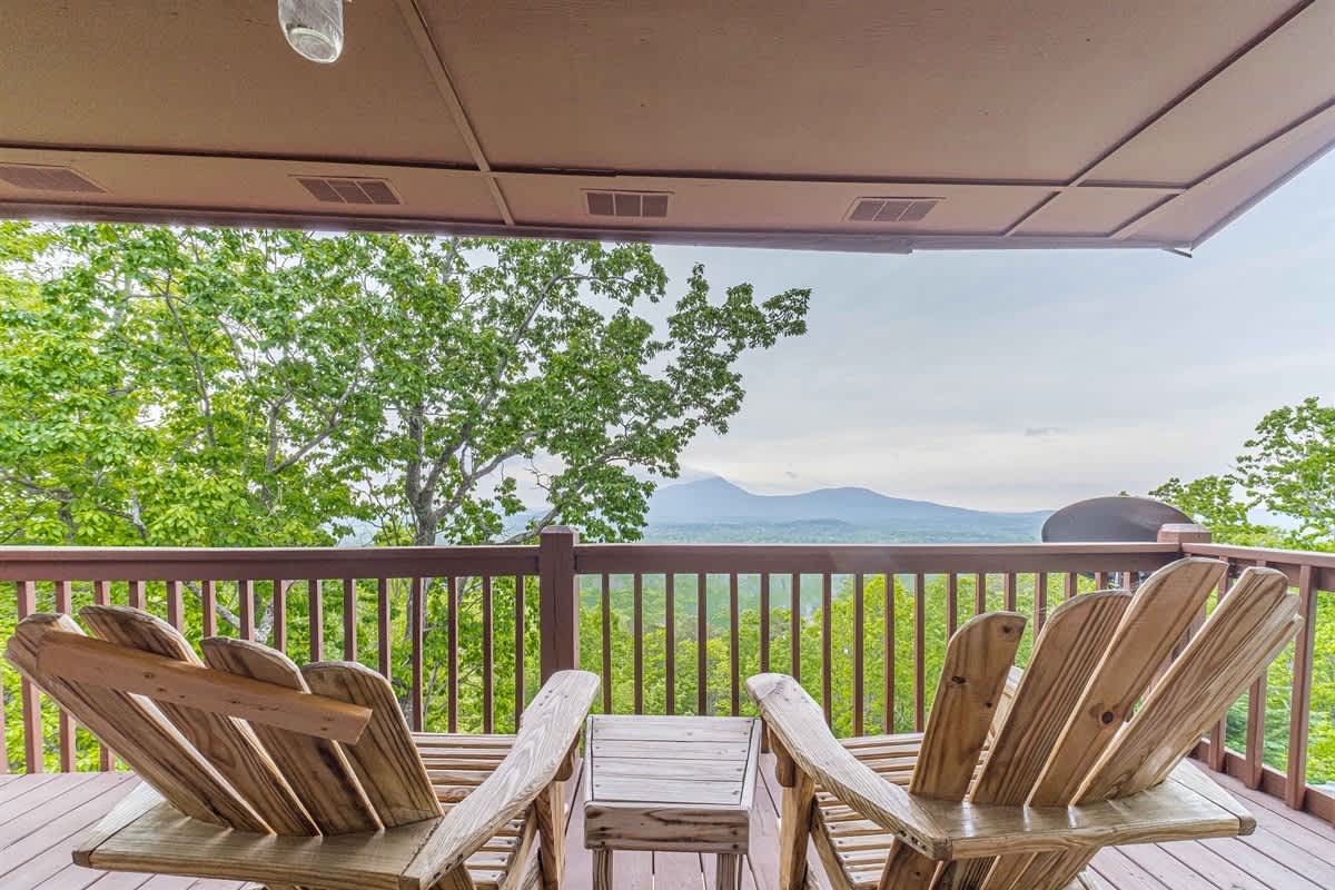 ALMOST HEAVEN |YEAR-ROUND MOUNTAIN VIEWS | HOT TUB