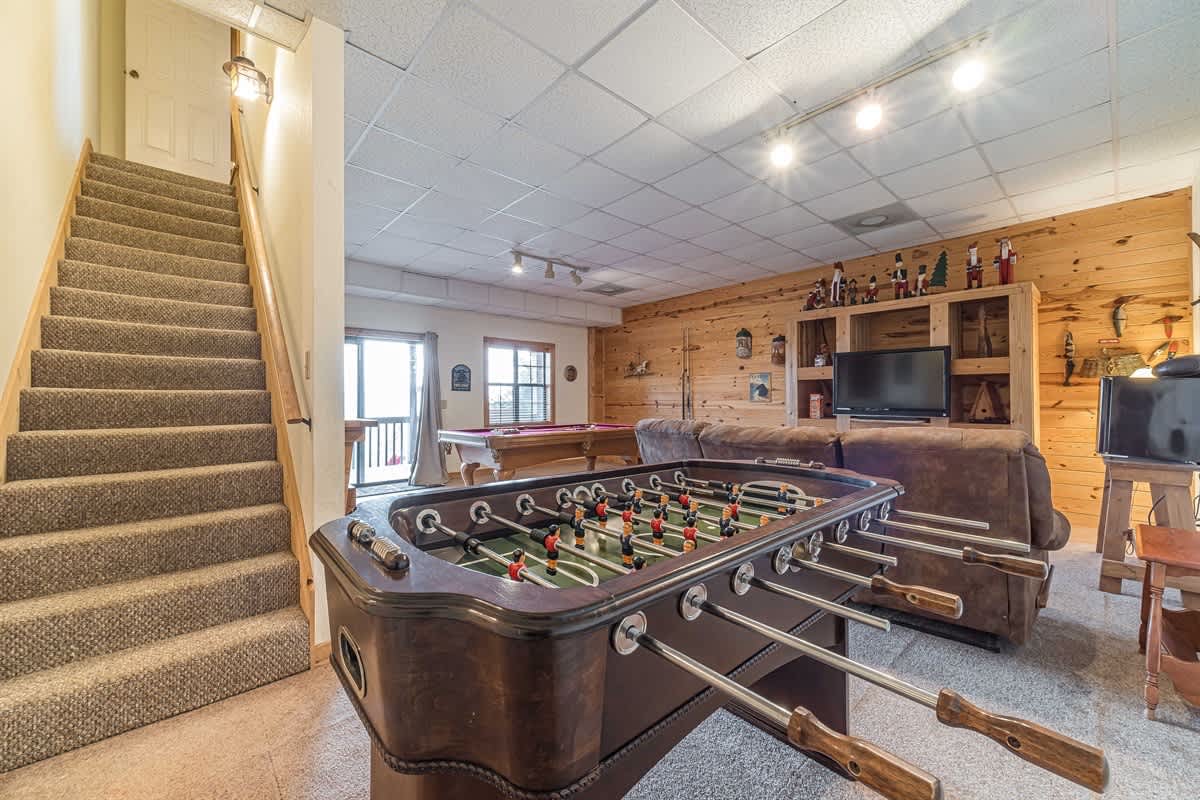 ALMOST HEAVEN |YEAR-ROUND MOUNTAIN VIEWS | HOT TUB