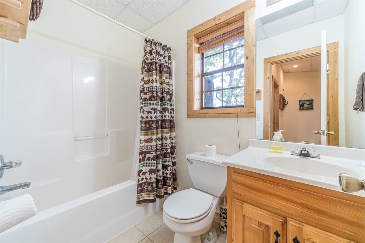 ALMOST HEAVEN |YEAR-ROUND MOUNTAIN VIEWS | HOT TUB