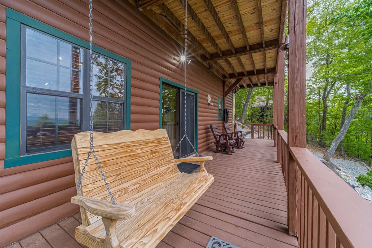 ALMOST HEAVEN |YEAR-ROUND MOUNTAIN VIEWS | HOT TUB
