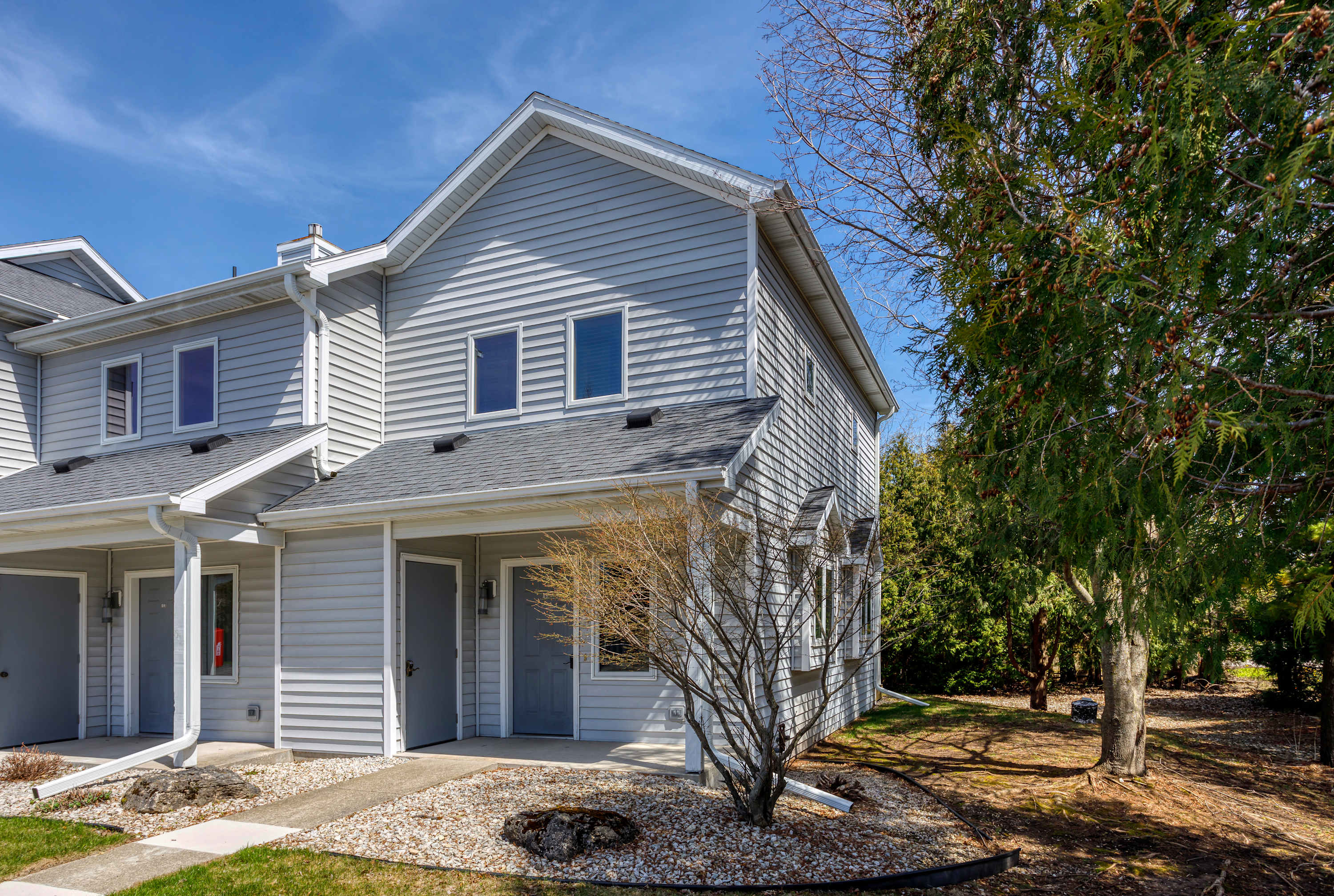 Hilltop Hideaway (Unit B-5)