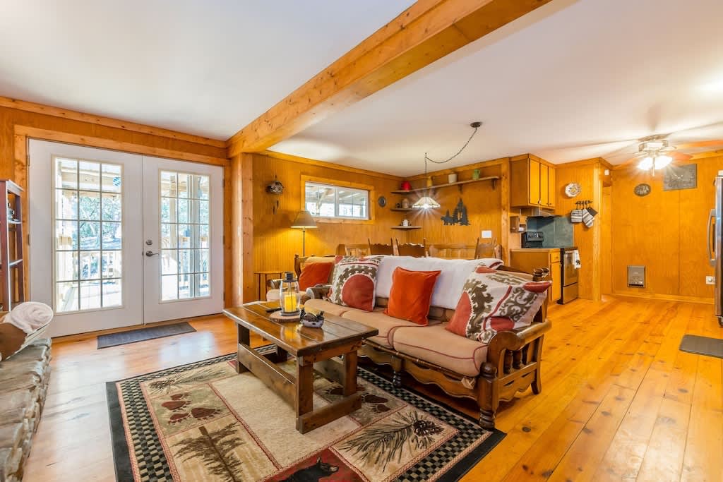 BLACK BEAR CREEK CABIN | DOWNTOWN HELEN