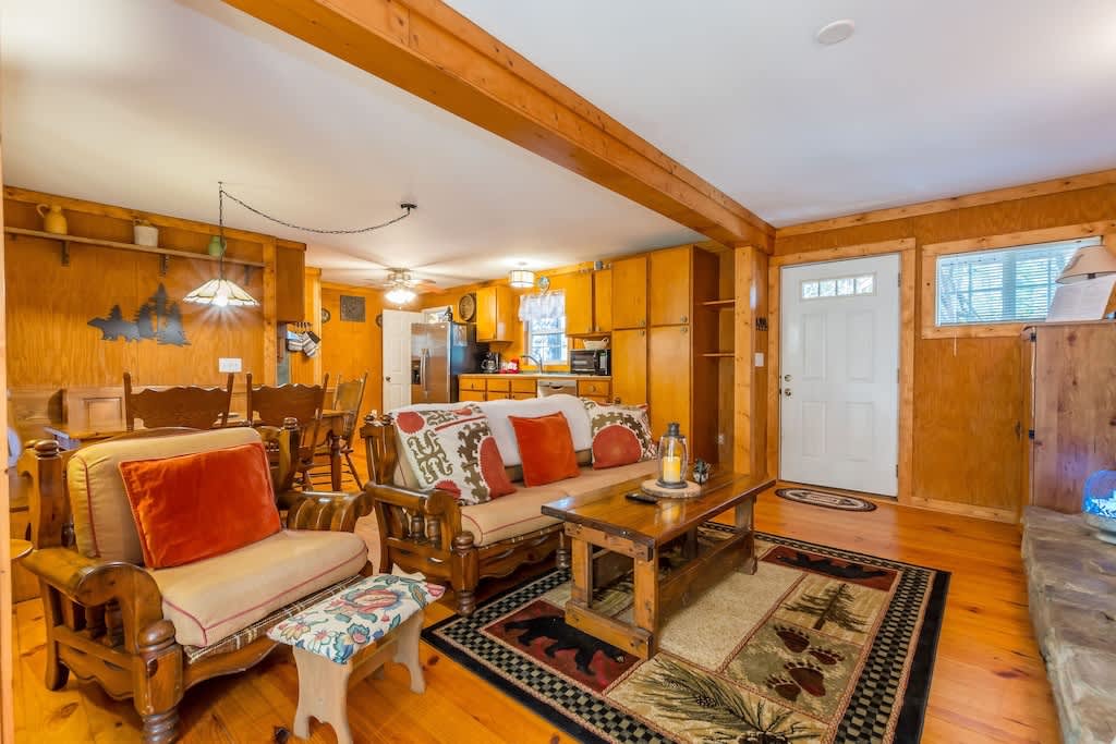 BLACK BEAR CREEK CABIN | DOWNTOWN HELEN