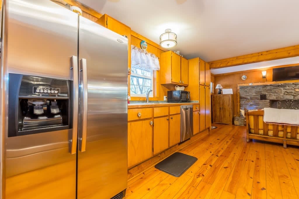 BLACK BEAR CREEK CABIN | DOWNTOWN HELEN