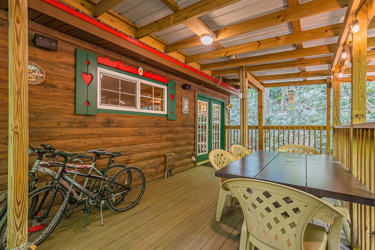 BLACK BEAR CREEK CABIN | DOWNTOWN HELEN