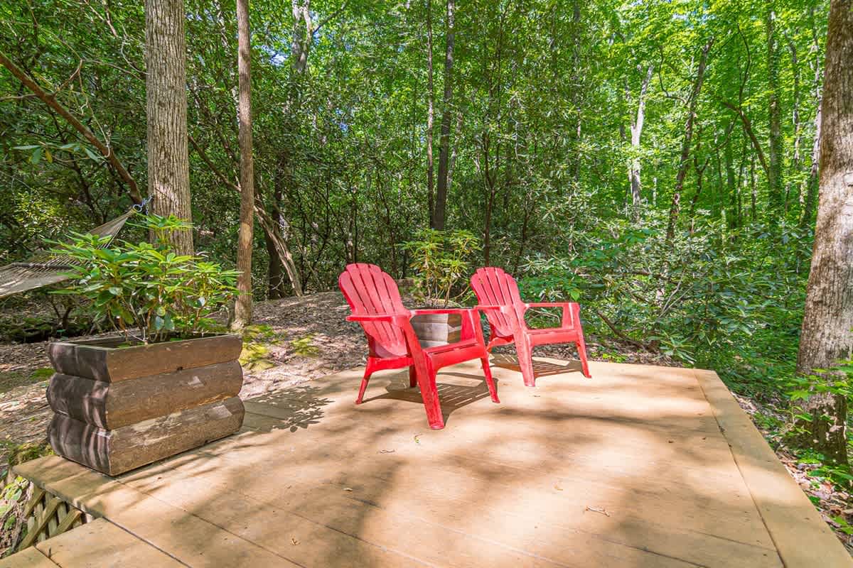 BLACK BEAR CREEK CABIN | DOWNTOWN HELEN