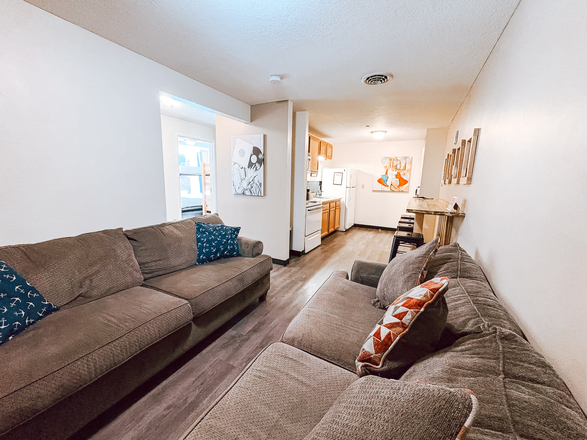 7 Beds Downtown Apt | 2BR 2BA | Large Groups