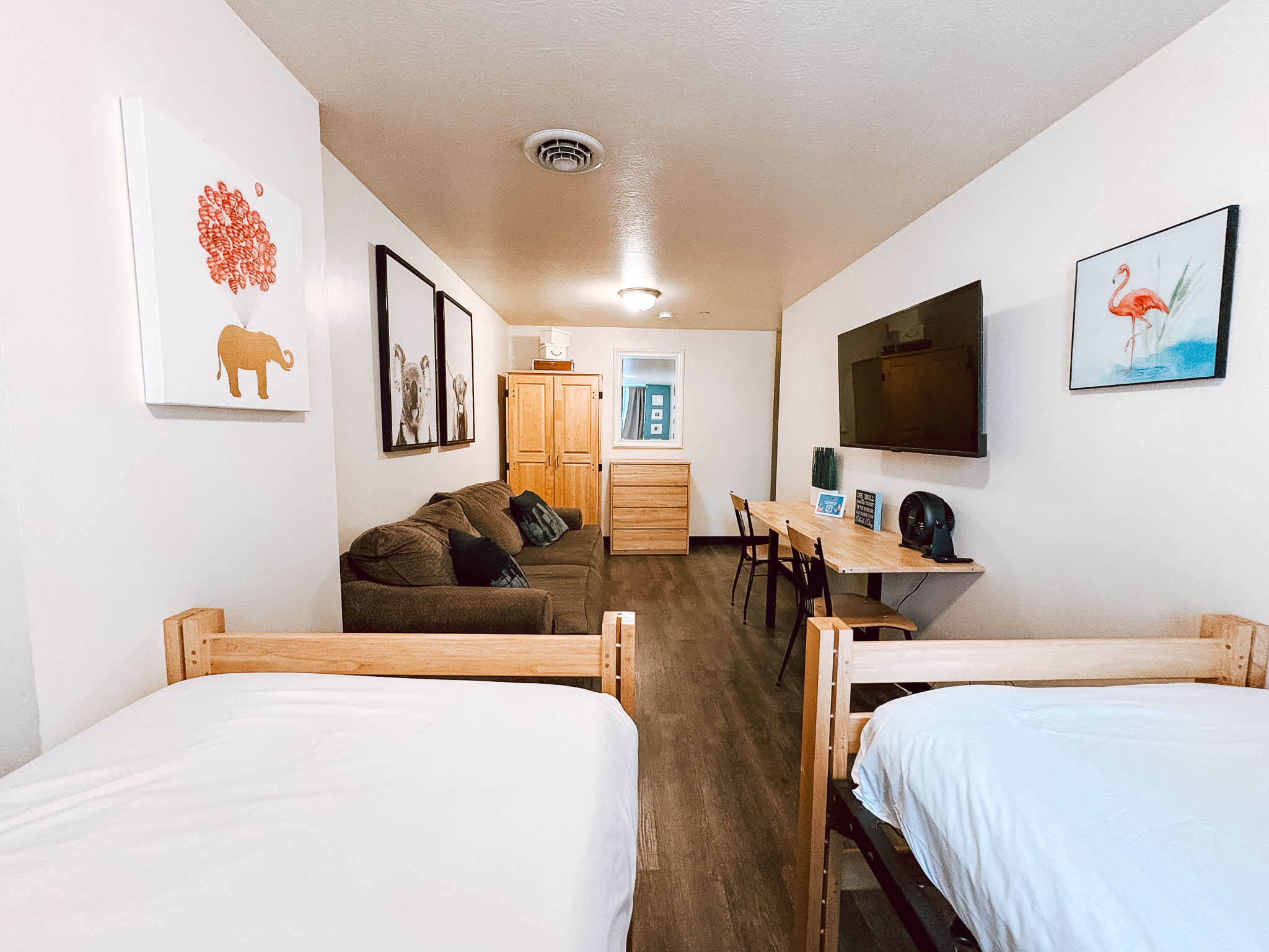 Cozy + Convenient | Downtown Apt | Walk Everywhere
