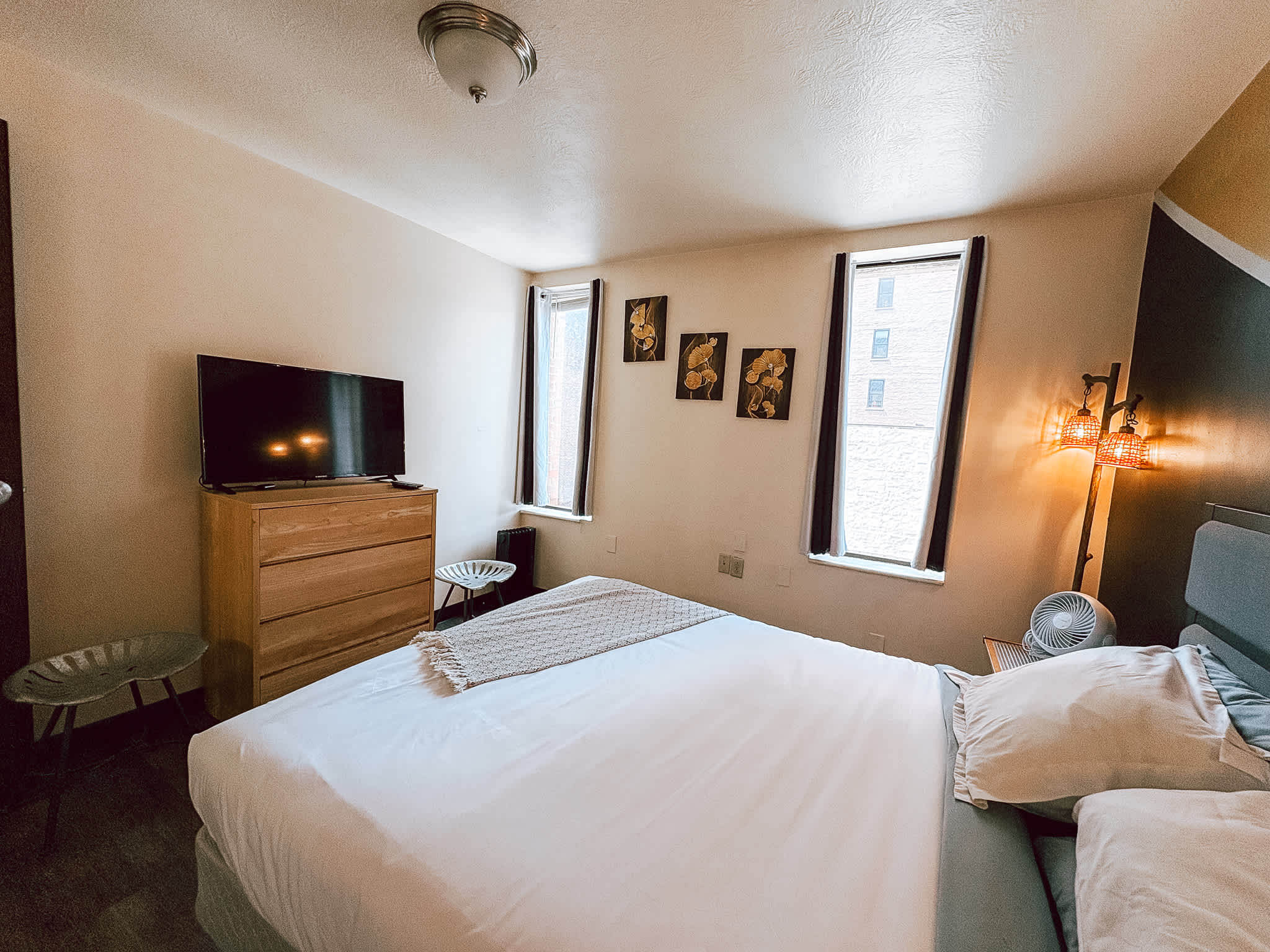 Downtown Queen Apt | Roku TV | Walk Everywhere