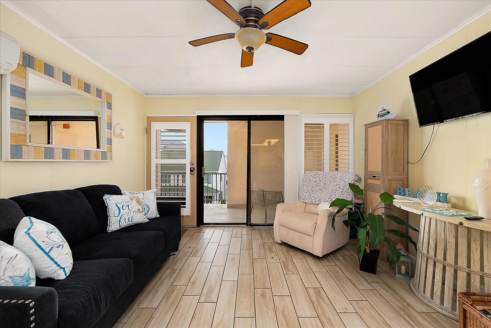 Midtown Oceanside Condo Just Steps from the Beach | Photo 2