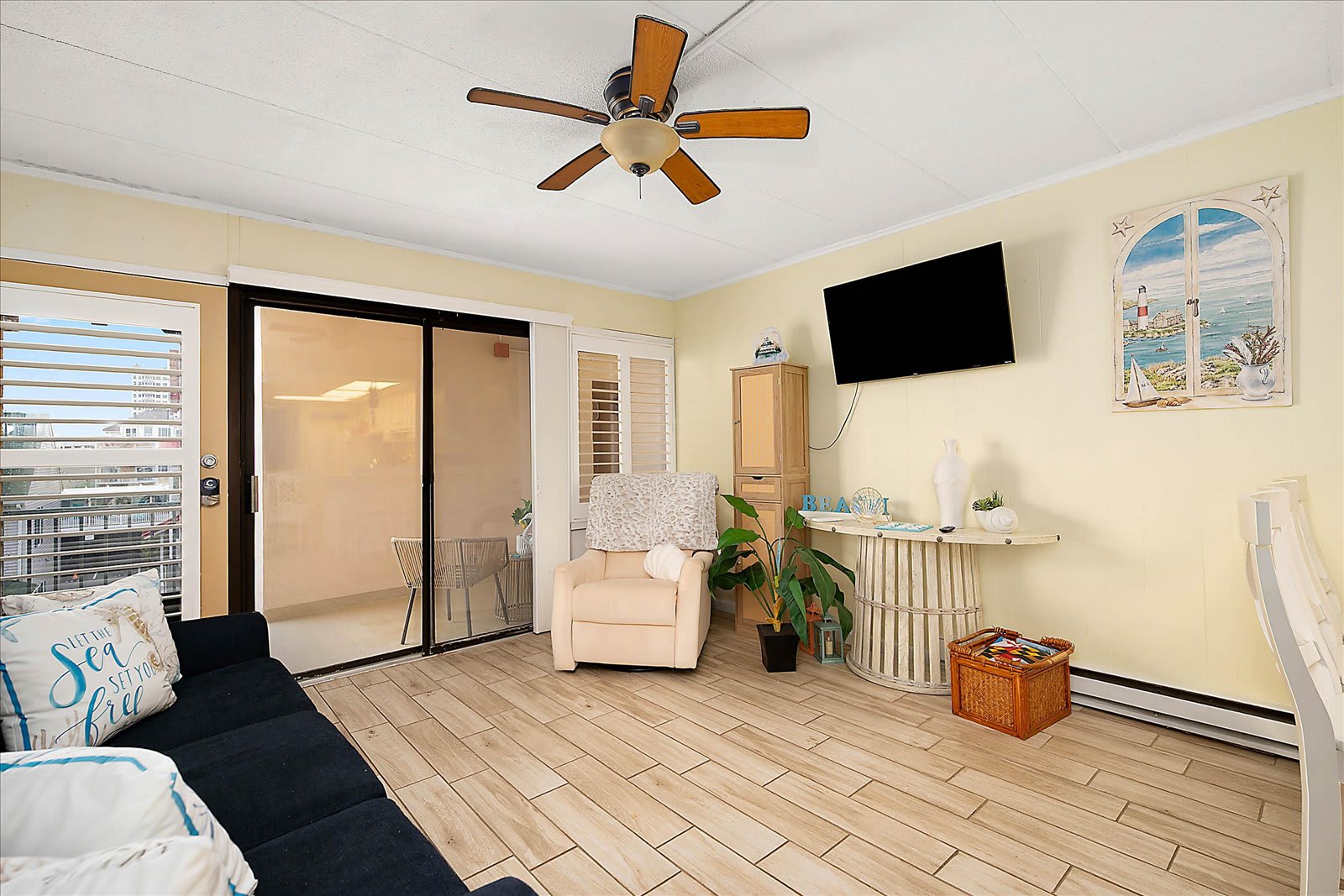 Midtown Oceanside Condo Just Steps from the Beach | Photo 3