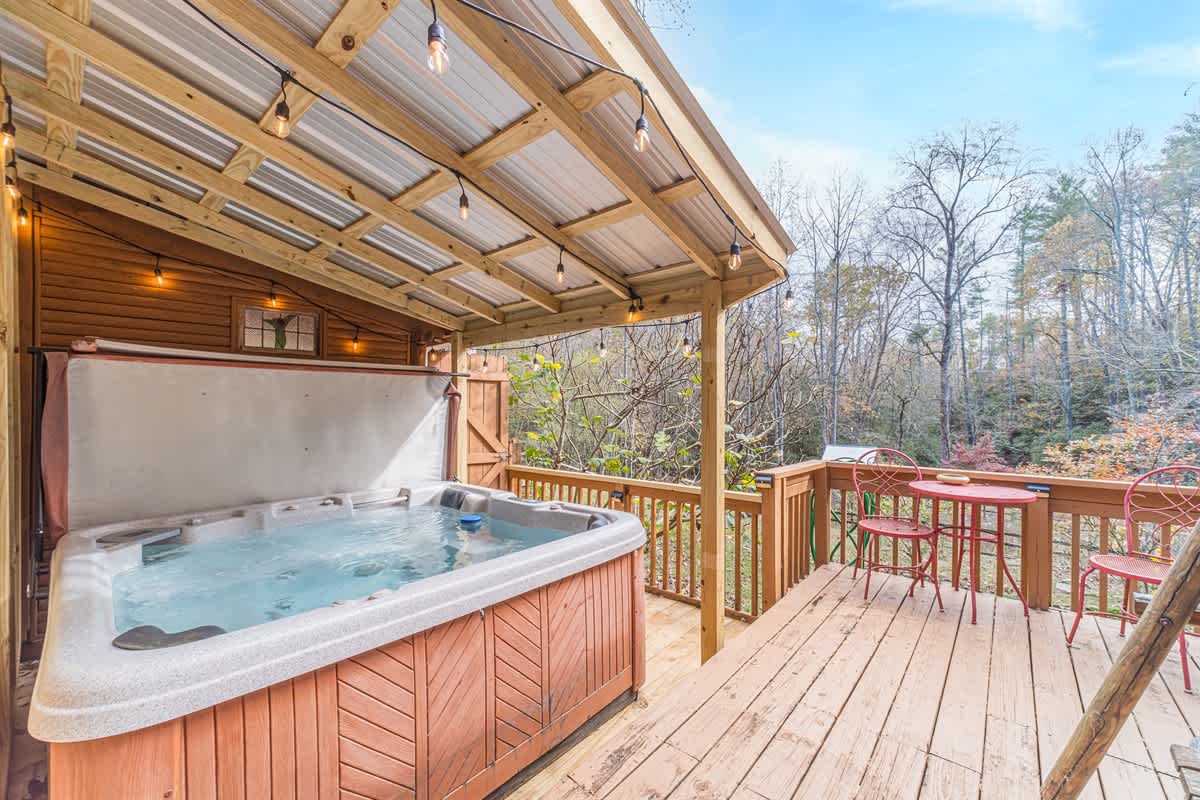 BLUE CREEK SHOALS | HOT TUB, SAUNA, & GAME ROOM