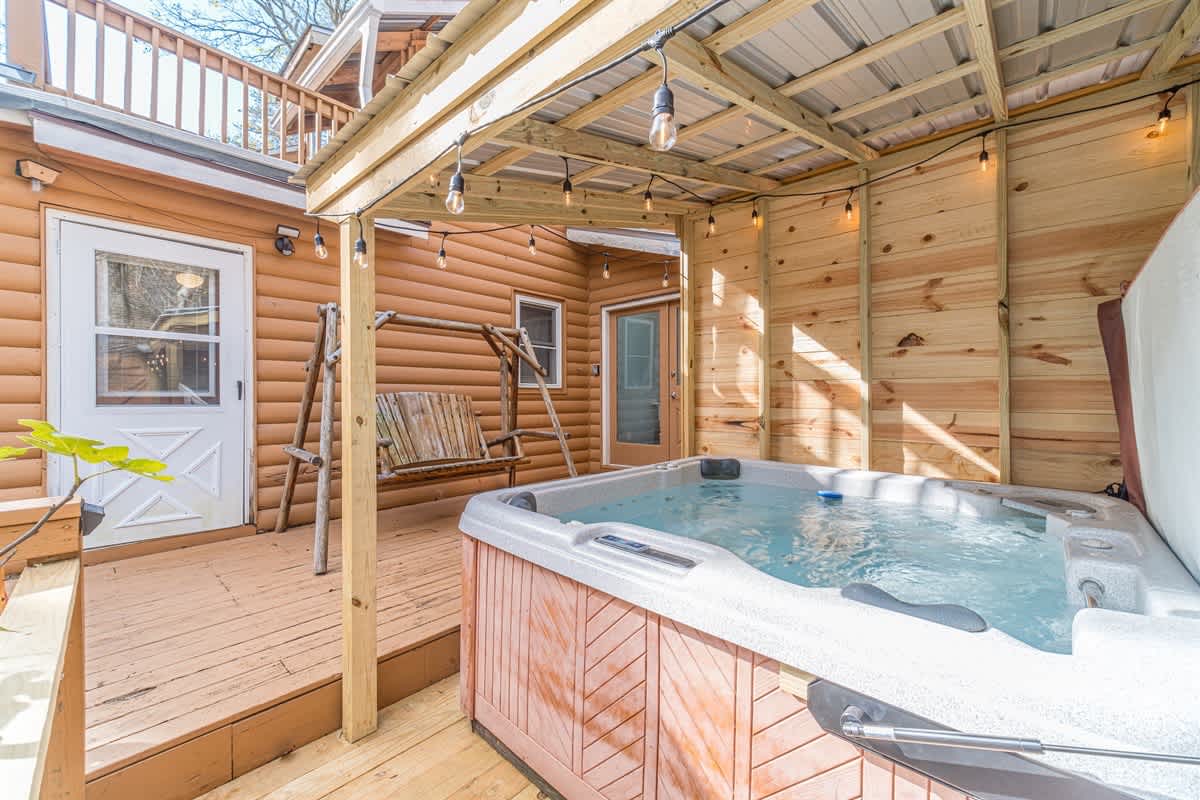 BLUE CREEK SHOALS | HOT TUB, SAUNA, & GAME ROOM