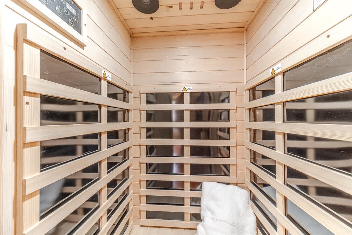 BLUE CREEK SHOALS | HOT TUB, SAUNA, & GAME ROOM